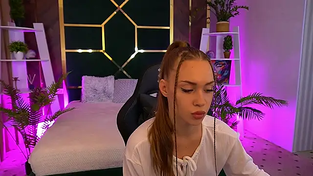 Snapshot of SweetAngellic chatting on 12, 10, 2025 SweetAngellic online show from 12, 10, 2025