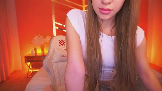 Snapshot of SweetAngellic chatting on 17, 10, 2025 SweetAngellic online show from 17, 10, 2025