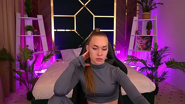 Snapshot of SweetAngellic chatting on 18, 10, 2025 SweetAngellic online show from 18, 10, 2025