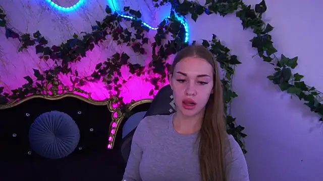 Snapshot of SweetAngellic chatting on 26, 10, 2025 SweetAngellic online show from 26, 10, 2025