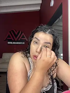 Snapshot of krisstenSantos chatting on 4, 10, 2025 krisstenSantos online show from 4, 10, 2025