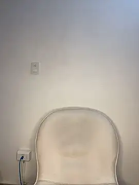 krisstenSantos online show from 6, 11, 2025