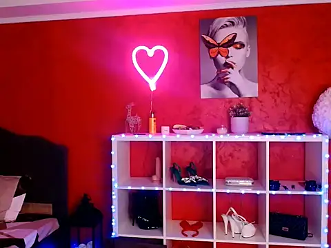 Snapshot of SuzanStacks chatting on 25, 9, 2025 SuzanStacks online show from 25, 9, 2025