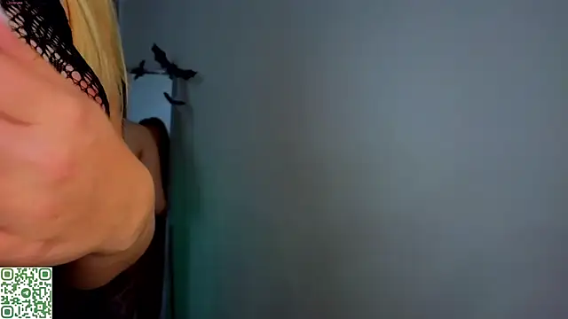 Snapshot of DieraHardeyy chatting on 27, 10, 2025 DieraHardeyy online show from 27, 10, 2025