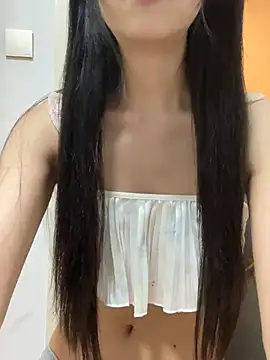 Snapshot of qiqi_x chatting on 4, 7, 2026 qiqi x online show from 4, 7, 2026