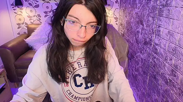 Snapshot of alllyson_ chatting on 3, 10, 2025 alllyson  online show from 3, 10, 2025