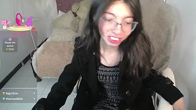 Snapshot of alllyson_ chatting on 8, 10, 2025 alllyson  online show from 8, 10, 2025