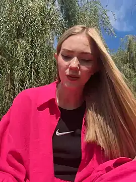 Snapshot of MilaMoone chatting on 18, 9, 2025 MilaMoone online show from 18, 9, 2025