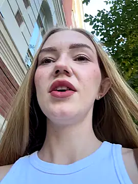 Snapshot of MilaMoone chatting on 23, 9, 2025 MilaMoone online show from 23, 9, 2025