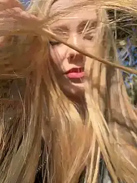 Snapshot of MilaMoone chatting on 27, 9, 2025 MilaMoone online show from 27, 9, 2025