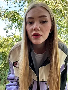 Snapshot of MilaMoone chatting on 28, 9, 2025 MilaMoone online show from 28, 9, 2025