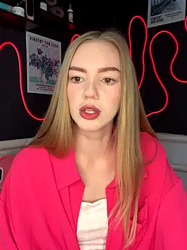 Snapshot of MilaMoone chatting on 15, 10, 2025 MilaMoone online show from 15, 10, 2025