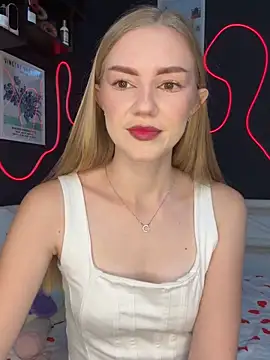 Snapshot of MilaMoone chatting on 18, 10, 2025 MilaMoone online show from 18, 10, 2025