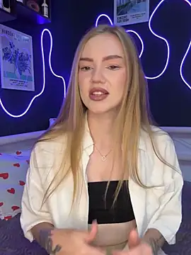 Snapshot of MilaMoone chatting on 19, 10, 2025 MilaMoone online show from 19, 10, 2025