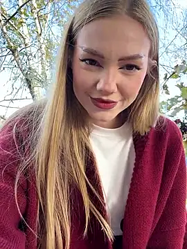 Snapshot of MilaMoone chatting on 1, 11, 2025 MilaMoone online show from 1, 11, 2025