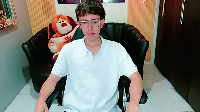 Snapshot of Dominic_Carmine chatting on 5, 11, 2025 Dominic Carmine online show from 5, 11, 2025