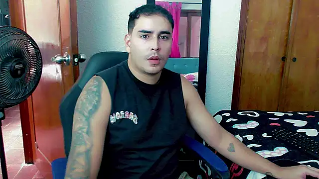 Snapshot of Damian222_ chatting on 19, 9, 2025 Damian222 online show from 19, 9, 2025