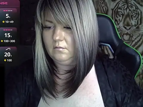 Snapshot of YuliiaSan chatting on 16, 11, 2025 YuliiaSan online show from 16, 11, 2025