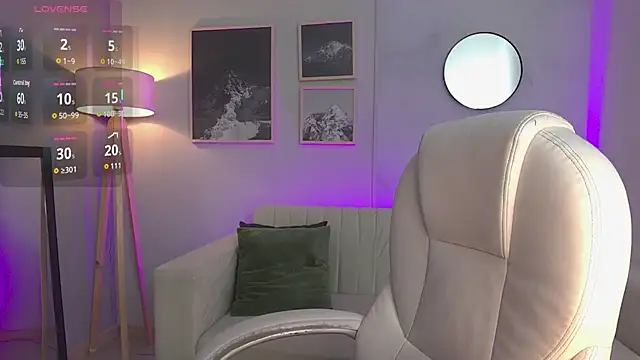 Tiffany Low online show from 23, 10, 2025