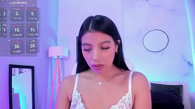 Snapshot of Tiffany_Low chatting on 5, 11, 2025 Tiffany Low online show from 5, 11, 2025