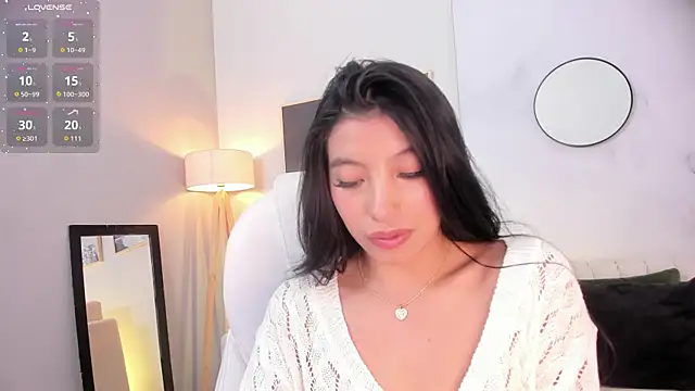 Snapshot of Tiffany_Low chatting on 8, 11, 2025 Tiffany Low online show from 8, 11, 2025