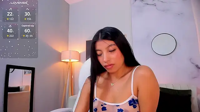 Snapshot of Tiffany_Low chatting on 12, 11, 2025 Tiffany Low online show from 12, 11, 2025