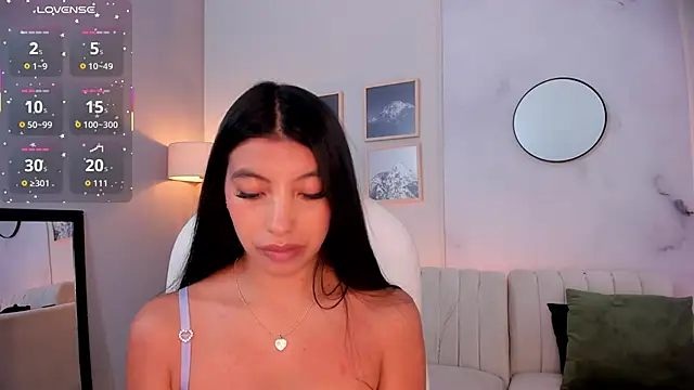 Snapshot of Tiffany_Low chatting on 20, 11, 2025 Tiffany Low online show from 20, 11, 2025