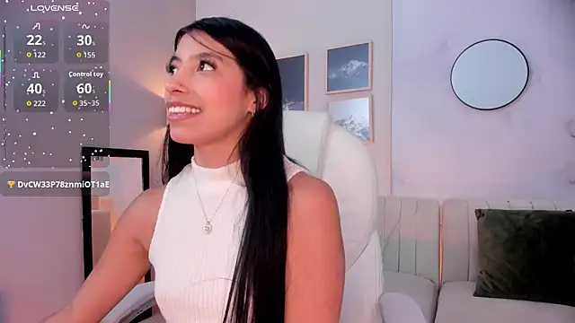 Snapshot of Tiffany_Low chatting on 21, 11, 2025 Tiffany Low online show from 21, 11, 2025