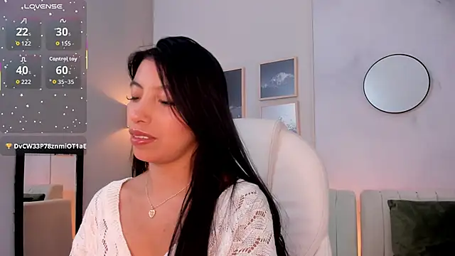 Snapshot of Tiffany_Low chatting on 22, 11, 2025 Tiffany Low online show from 22, 11, 2025