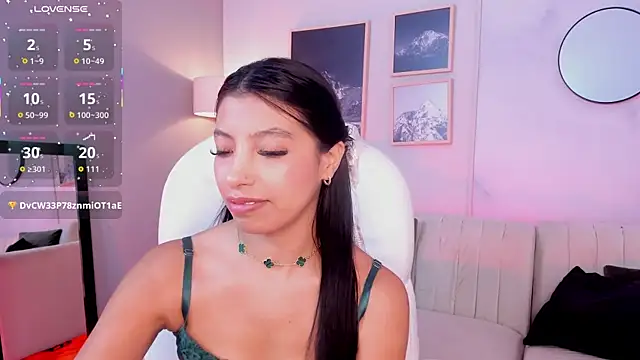 Snapshot of Tiffany_Low chatting on 1, 12, 2025 Tiffany Low online show from 1, 12, 2025