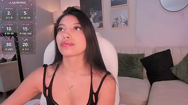 Snapshot of Tiffany_Low chatting on 19, 12, 2025 Tiffany Low online show from 19, 12, 2025