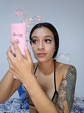 Snapshot of MiQeilaSweet chatting on 25, 2, 2026 MiQeilaSweet online show from 25, 2, 2026