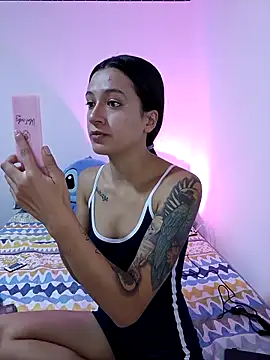 Snapshot of MiQeilaSweet chatting on 18, 3, 2026 MiQeilaSweet online show from 18, 3, 2026