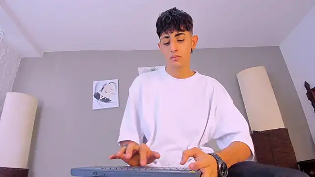 Snapshot of j_martony chatting on 23, 9, 2025 j martony online show from 23, 9, 2025