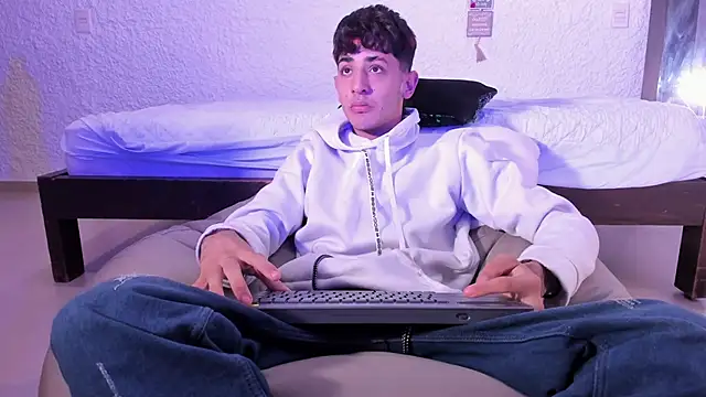 Snapshot of j_martony chatting on 1, 10, 2025 j martony online show from 1, 10, 2025