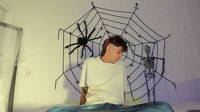 Snapshot of j_martony chatting on 23, 10, 2025 j martony online show from 23, 10, 2025