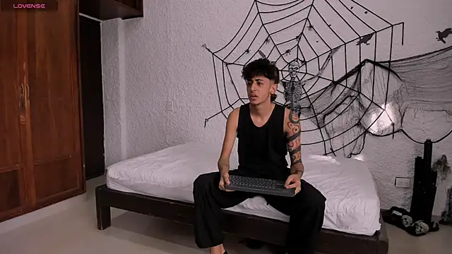 Snapshot of j_martony chatting on 1, 11, 2025 j martony online show from 1, 11, 2025