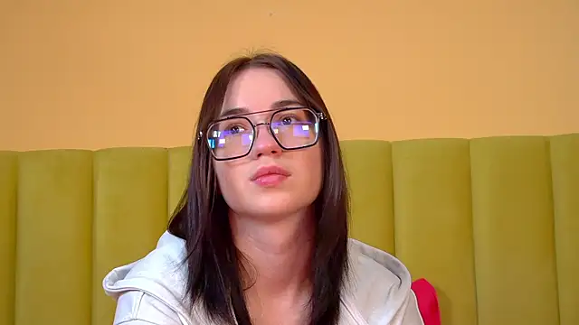 Snapshot of AnneAvery chatting on 12, 10, 2025 AnneAvery online show from 12, 10, 2025