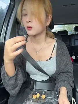 Snapshot of yuki_june chatting on 31, 10, 2025 yuki june online show from 31, 10, 2025