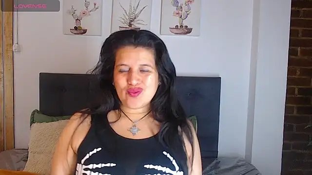 Snapshot of Andrea_secret_ chatting on 5, 11, 2025 Andrea secret online show from 5, 11, 2025