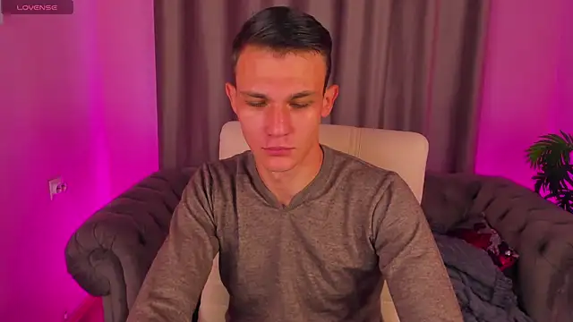 Snapshot of AdamGold01 chatting on 23, 9, 2025 AdamGold01 online show from 23, 9, 2025