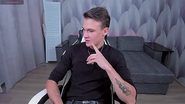 Snapshot of AdamGold01 chatting on 1, 10, 2025 AdamGold01 online show from 1, 10, 2025