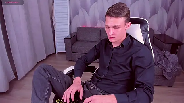 Snapshot of AdamGold01 chatting on 2, 10, 2025 AdamGold01 online show from 2, 10, 2025