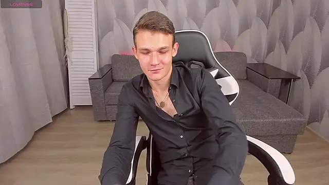 Snapshot of AdamGold01 chatting on 10, 10, 2025 AdamGold01 online show from 10, 10, 2025