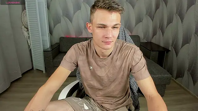 Snapshot of AdamGold01 chatting on 16, 10, 2025 AdamGold01 online show from 16, 10, 2025