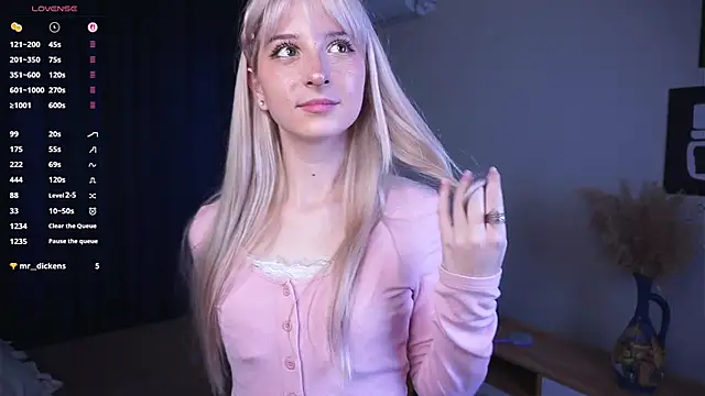 Snapshot of FridaAaberg chatting on 24, 9, 2025 FridaAaberg online show from 24, 9, 2025