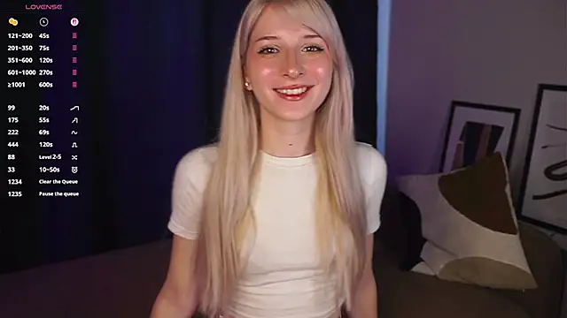 Snapshot of FridaAaberg chatting on 26, 9, 2025 FridaAaberg online show from 26, 9, 2025