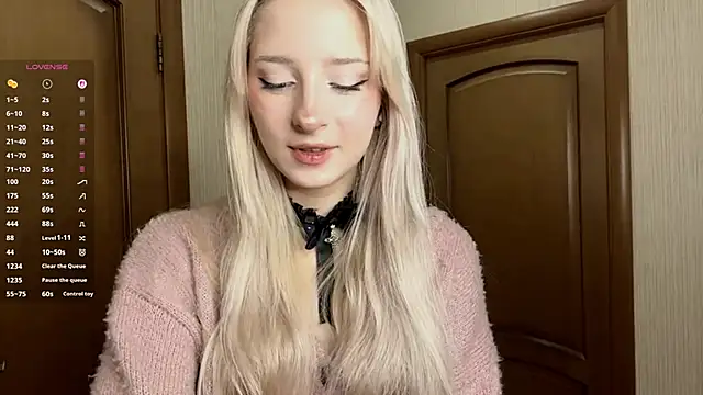 Snapshot of FridaAaberg chatting on 26, 10, 2025 FridaAaberg online show from 26, 10, 2025