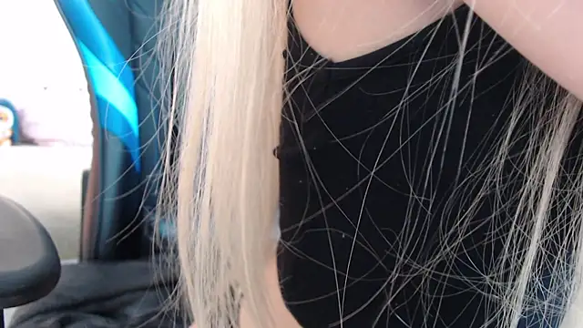 Snapshot of kissy_kissi chatting on 4, 10, 2025 kissy kissi online show from 4, 10, 2025