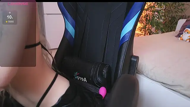 Snapshot of kissy_kissi chatting on 20, 10, 2025 kissy kissi online show from 20, 10, 2025